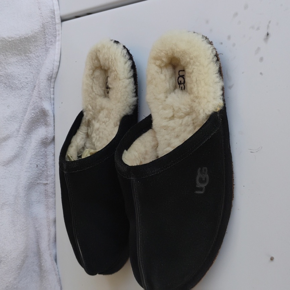 UGG SLIPPER Size 9 Men - Picture 2 of 6